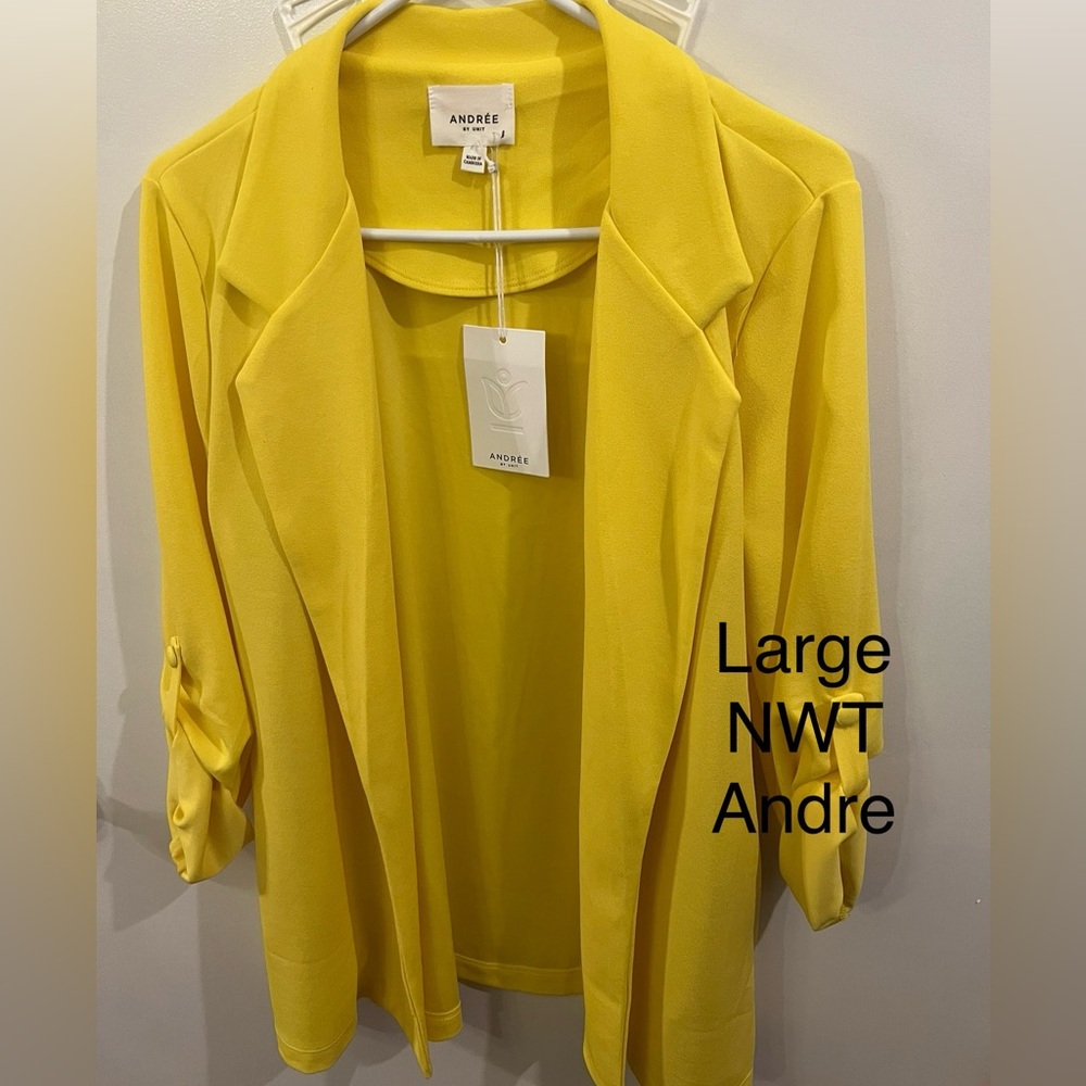 NWT Yellow women’s jacket
